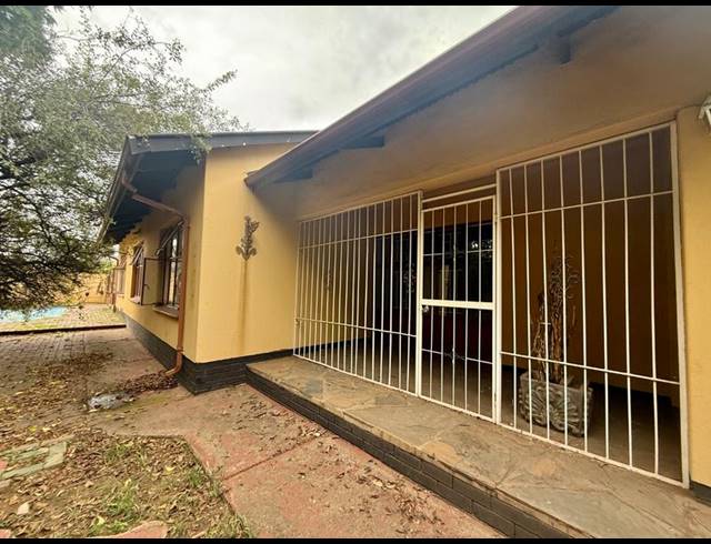 4 BEDROOM HOUSE FOR SALE IN VANDERBIJLPARK CE 4